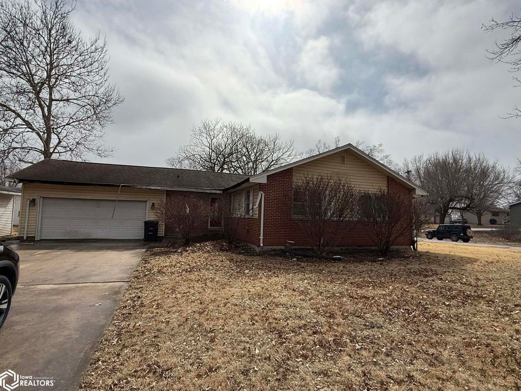 Photo of 514 W Vine Street, Mount Pleasant, IA 52641 (MLS # 6334767)