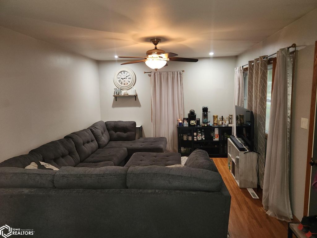 Photo of 689 15th St SE St, Mason City, IA 50401 (MLS # 6333362)