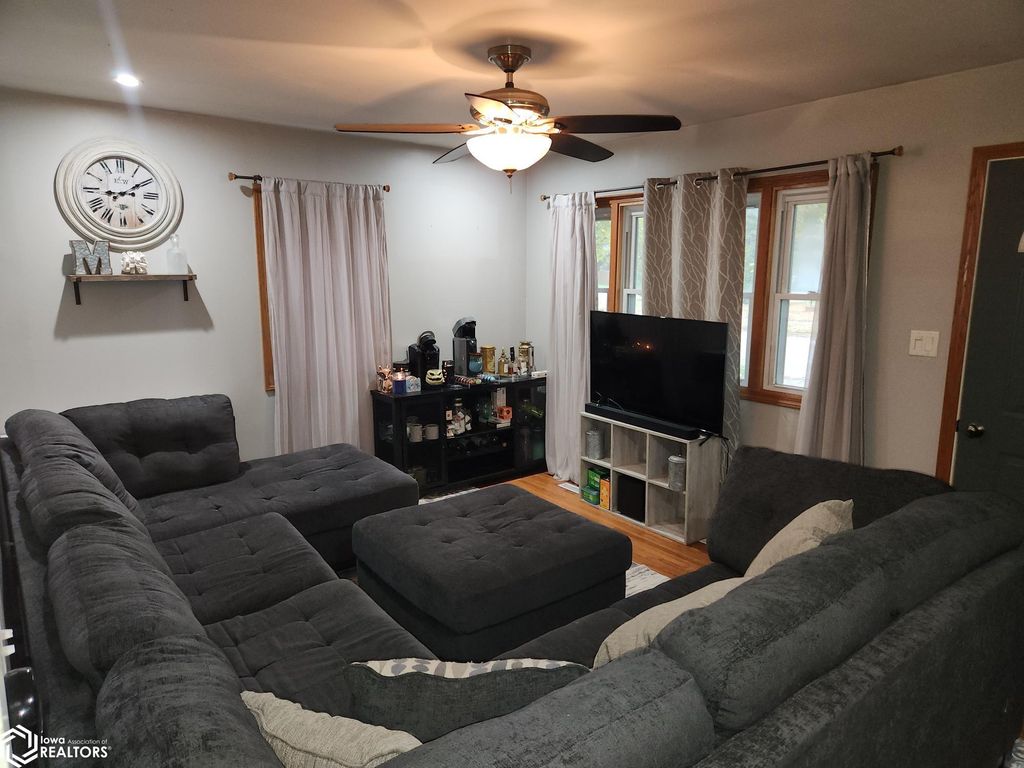 Photo of 689 15th St SE St, Mason City, IA 50401 (MLS # 6333362)