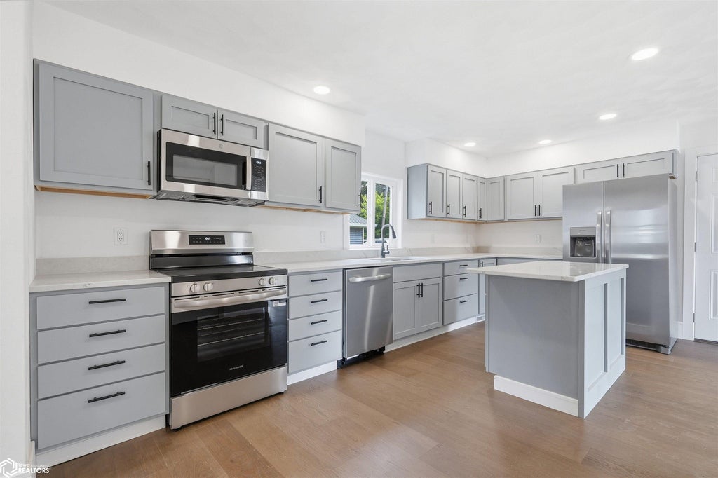 Photo of 305 W Henry Street, Mount Pleasant, IA 52641 (MLS # 6342665)