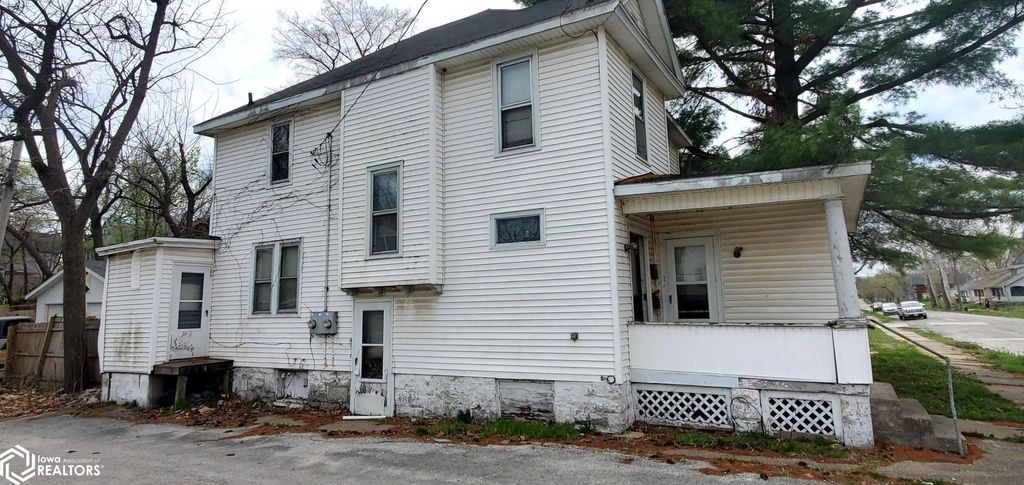 Photo of 613 N 10Th Street, Keokuk, IA 52632 (MLS # 6337227)
