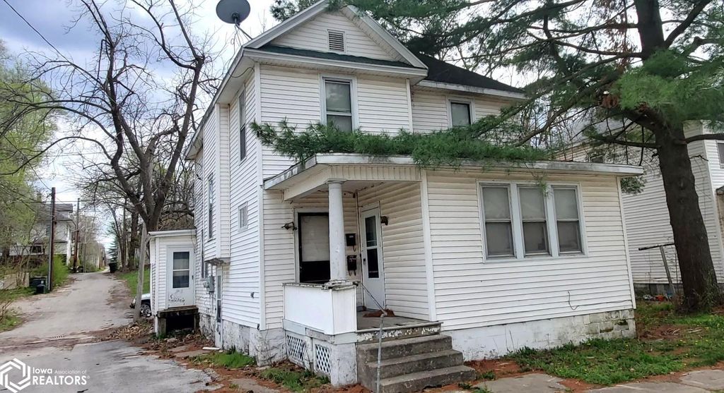 Photo of 613 N 10Th Street, Keokuk, IA 52632 (MLS # 6337227)