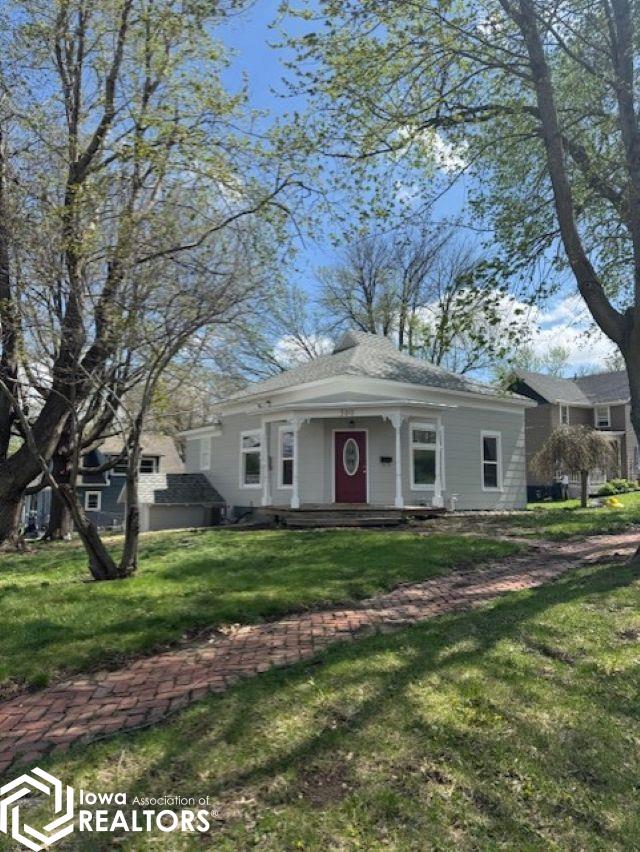 Photo 1 of 14 — 300 E Washington Avenue, Shenandoah, IA 51601