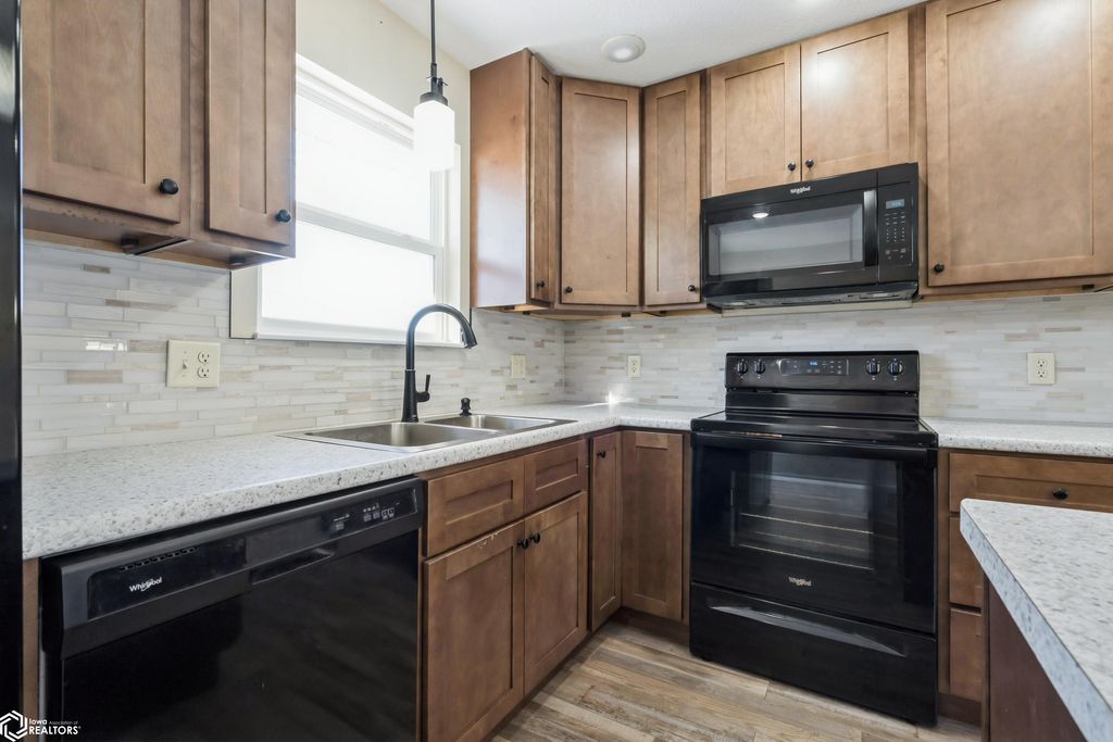 Photo of 400 W Orange St St, Mount Pleasant, IA 52641 (MLS # 6336473)