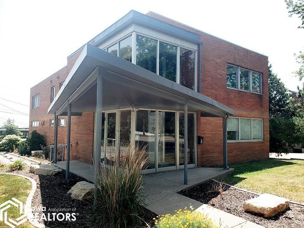 Photo of 724 N 3Rd Street, Burlington, IA 52601 (MLS # 6324802)