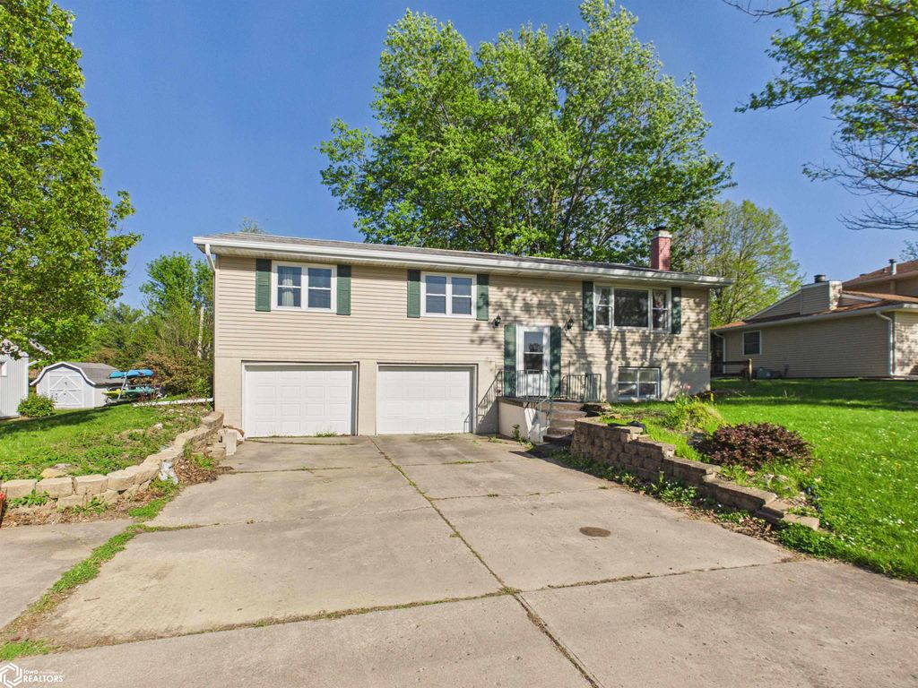 Photo of 126 Shaul Avenue, Ottumwa, IA 52501 (MLS # 6337569)