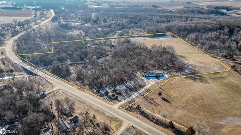 2327 Jefferson Road Manchester IA 52057