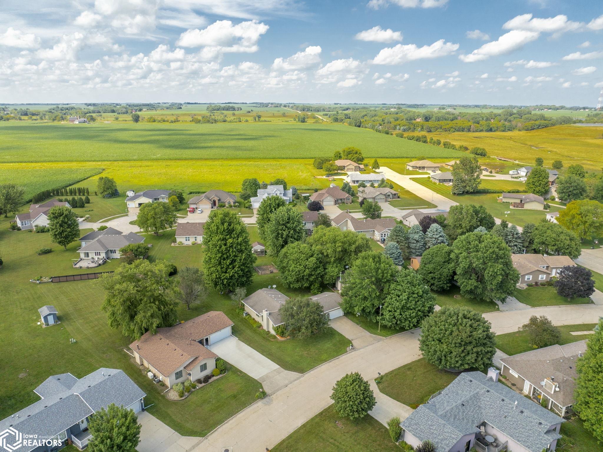 Photo 1 of 55 — 22 Charlestown Square, Mason City, IA 50401