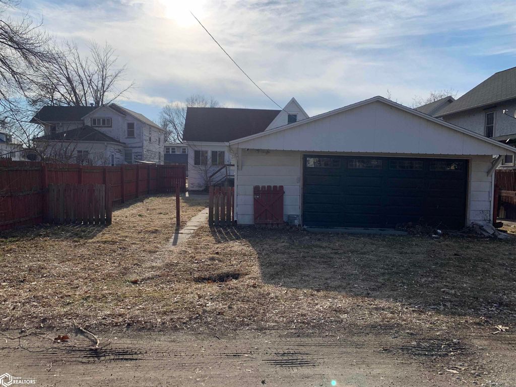 Photo of 1323 Fulton Streets, Keokuk, IA 52632 (MLS # 6335543)