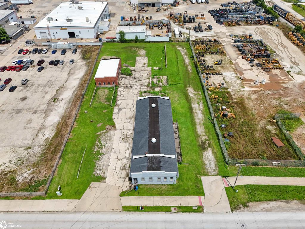 Photo of 800 Cash Street, Burlington, IA 52601 (MLS # 6329996)