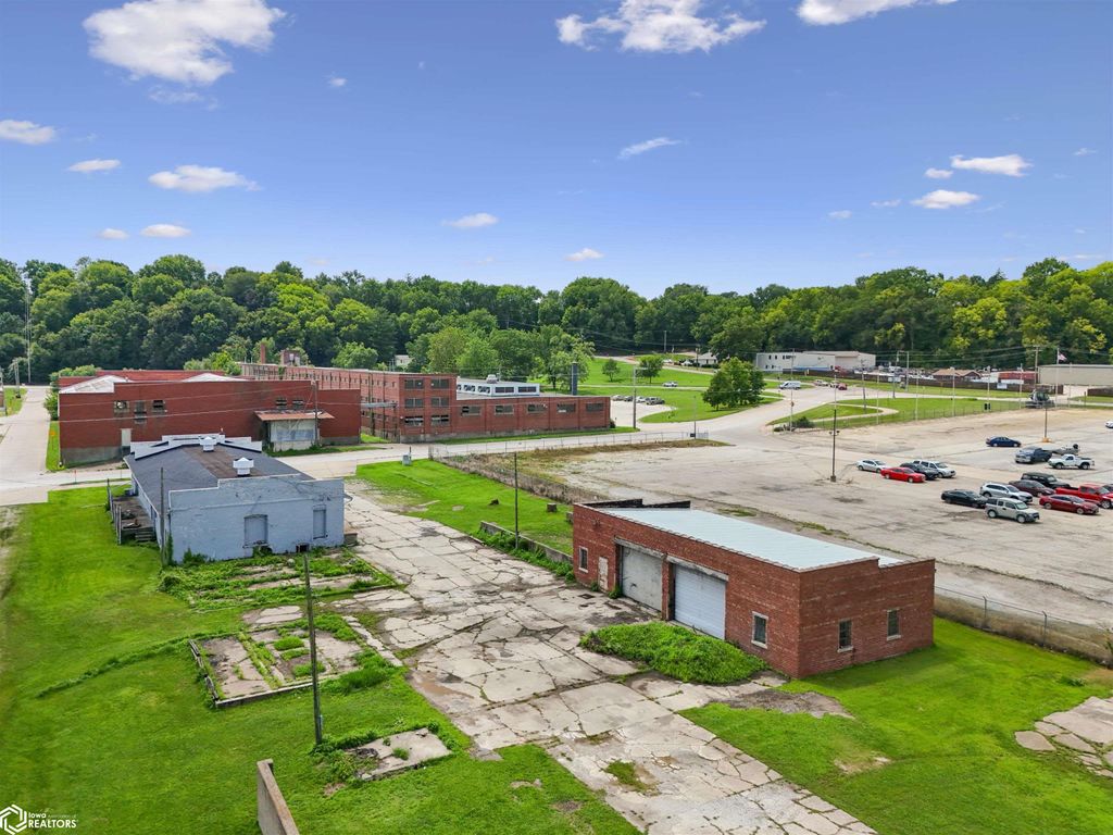 Photo of 800 Cash Street, Burlington, IA 52601 (MLS # 6329996)