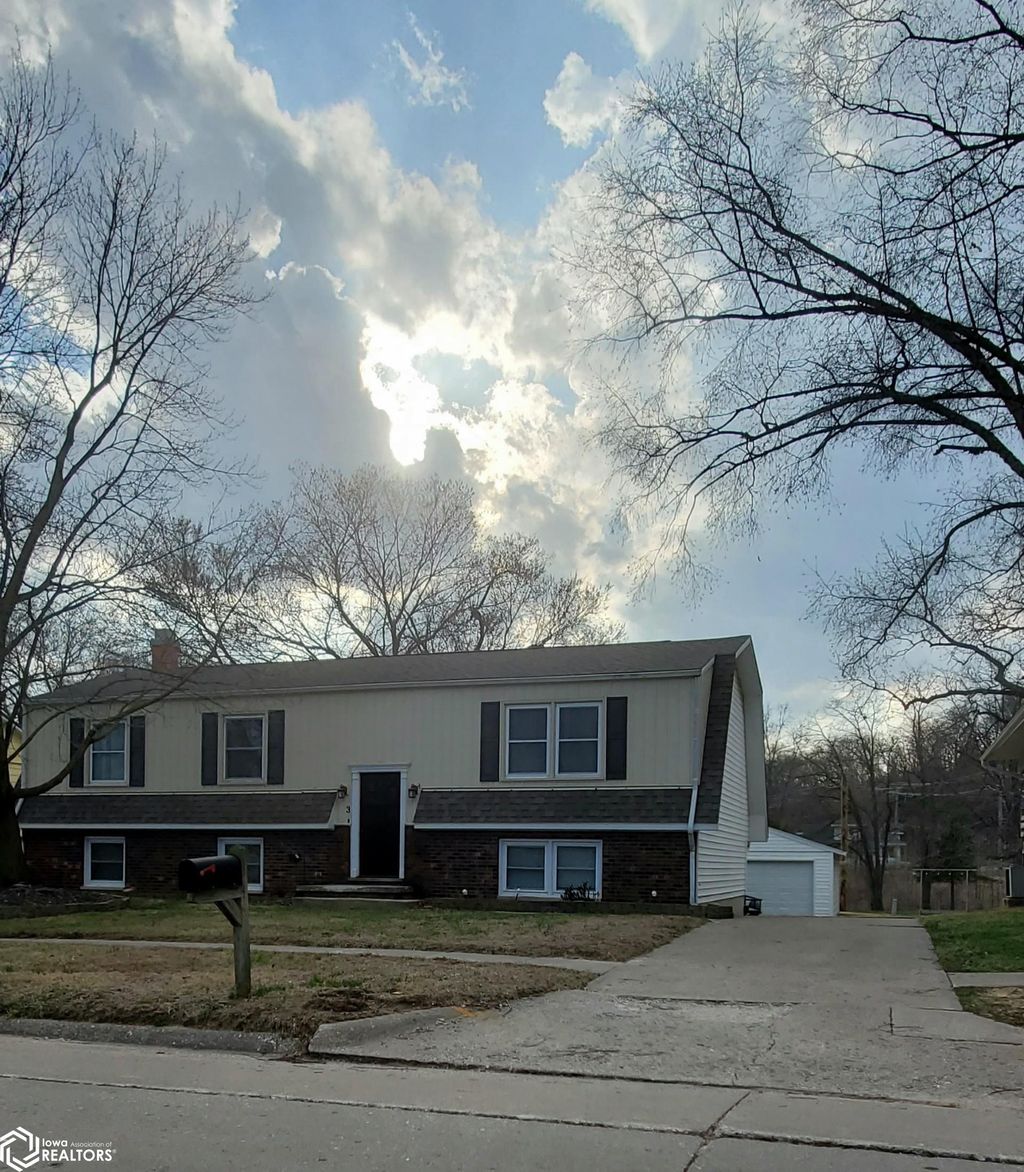 Photo of 3 28th Pl. Pl, Fort Madison, IA 52627 (MLS # 6336307)