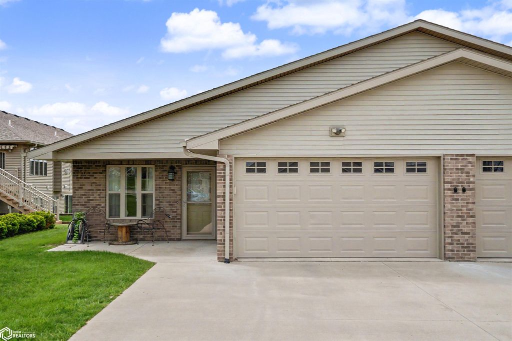 Photo of 625 Ratcliffe Drive, Marshalltown, IA 50158 (MLS # 6337768)