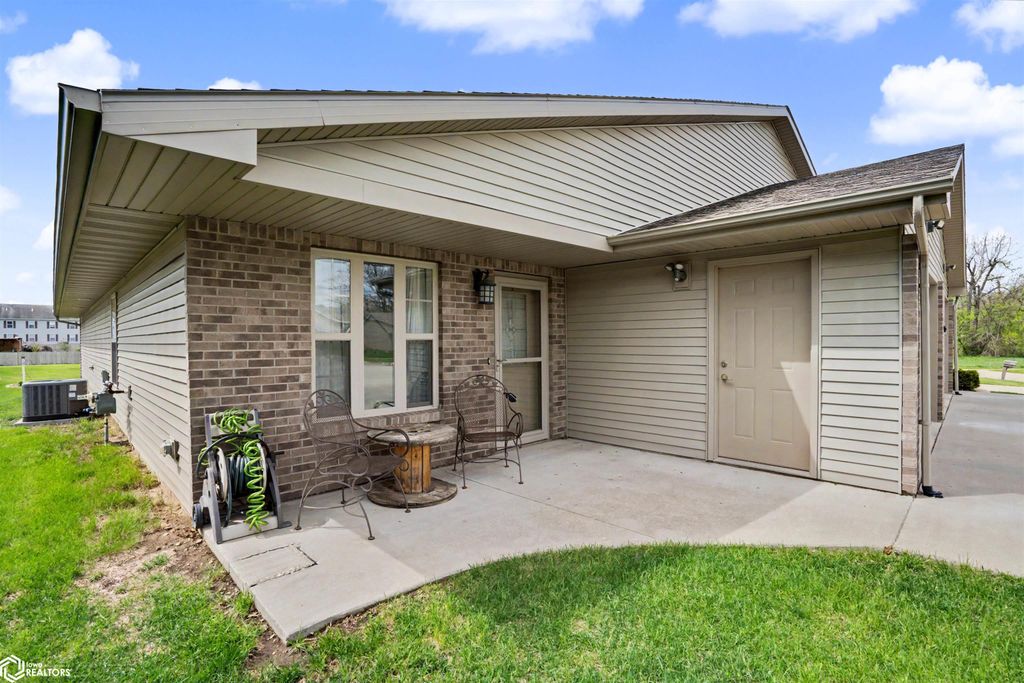 Photo of 625 Ratcliffe Drive, Marshalltown, IA 50158 (MLS # 6337768)