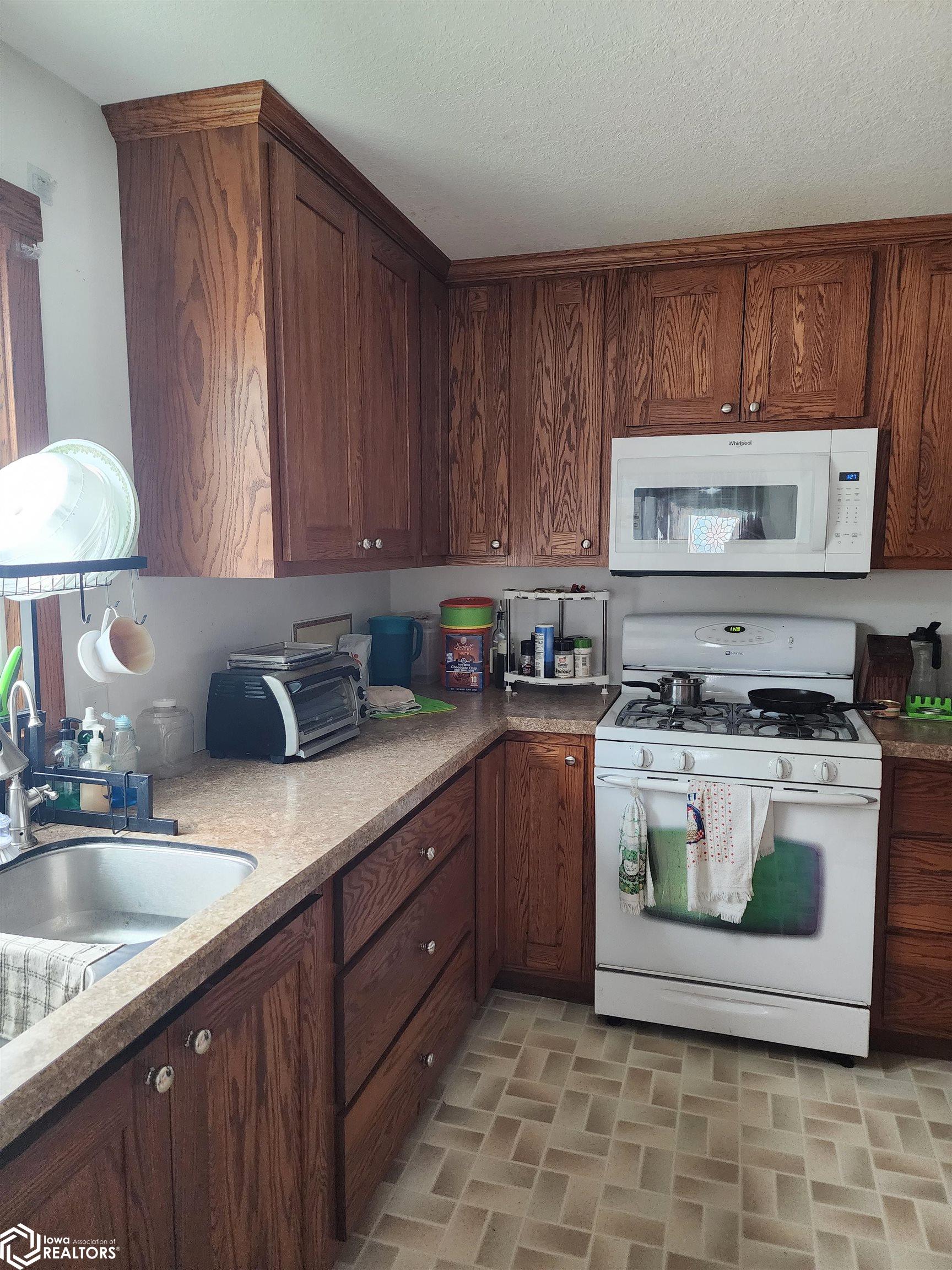 203 S Wooster - Photo 2