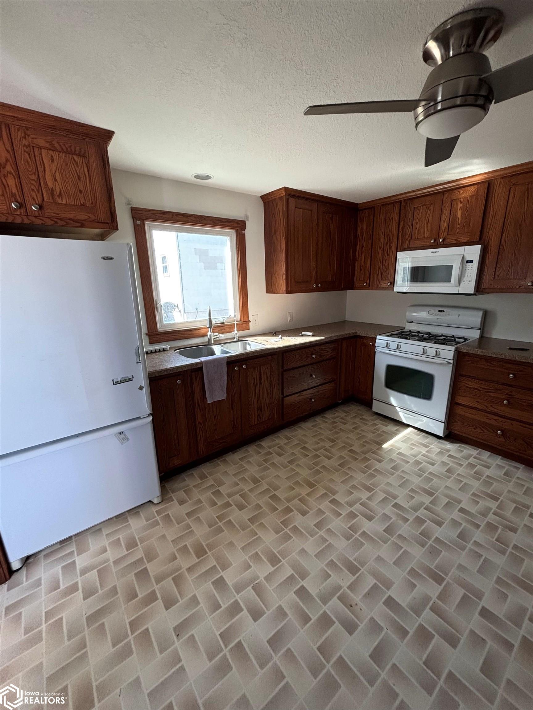203 S Wooster - Photo 2