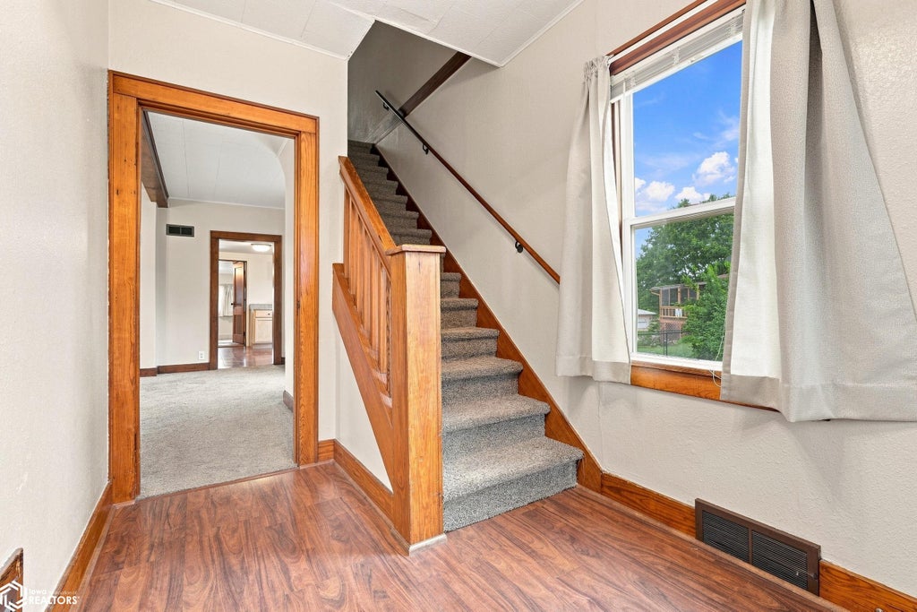 Photo of 404 S Jackson Street, Mount Pleasant, IA 52641 (MLS # 6342534)