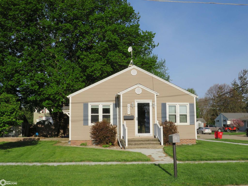 Photo of 206 6th St SW SW, Hampton, IA 50441 (MLS # 6337761)