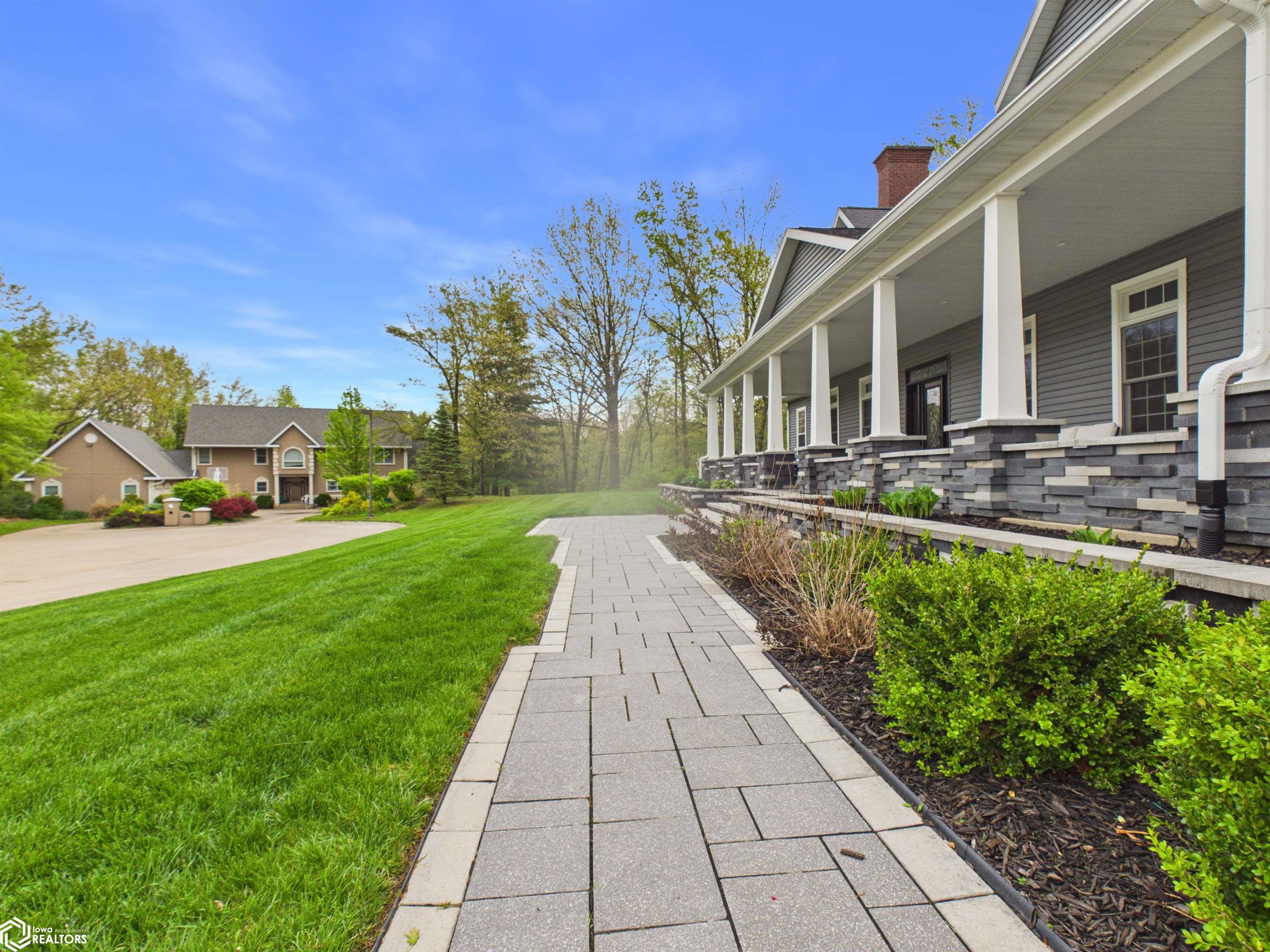 11 Stoneridge Drive
