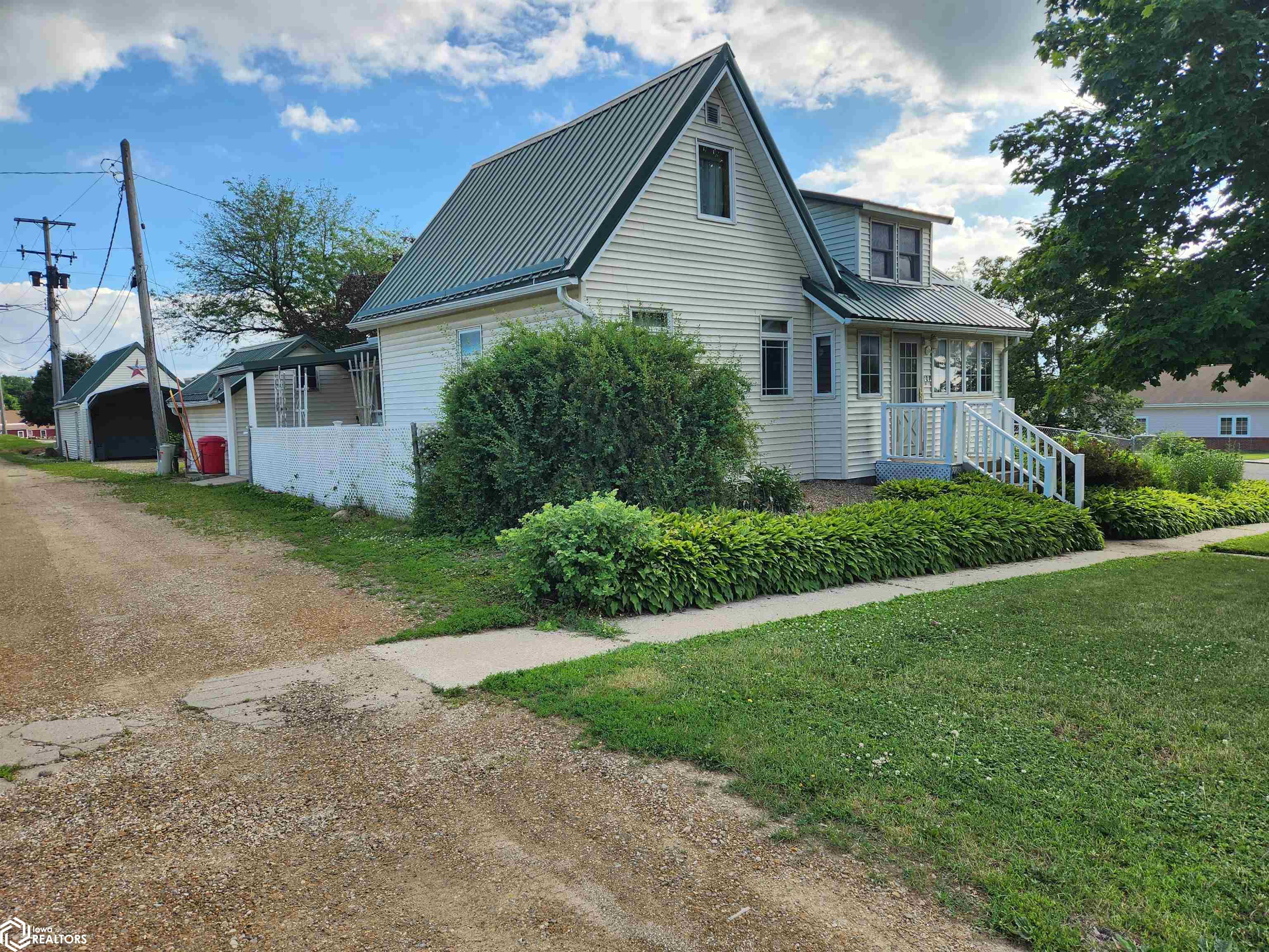 Photo 1 of 15 — 207 W State Street, Toledo, IA 52342