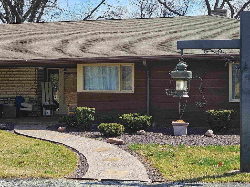 Photo of 7 Mahaska Road Dr, Keokuk, IA 52632 (MLS # 6337194)