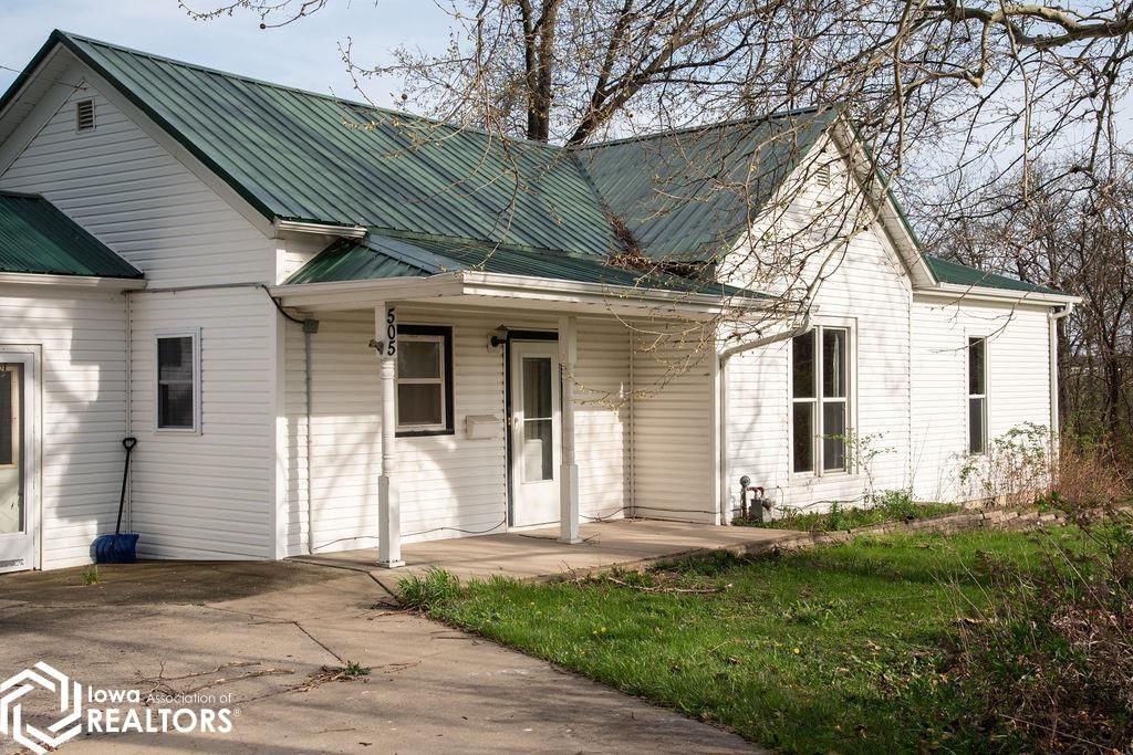 Photo of 505 S Pine Street, Bloomfield, IA 52537 (MLS # 6337643)