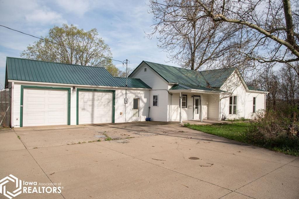 Photo of 505 S Pine Street, Bloomfield, IA 52537 (MLS # 6337643)