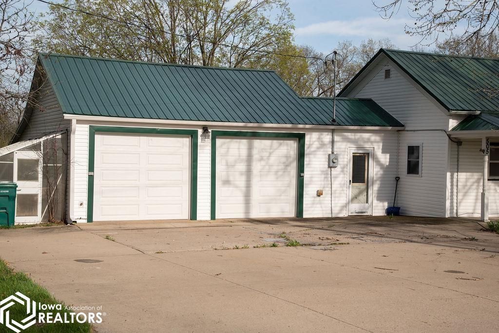 Photo of 505 S Pine Street, Bloomfield, IA 52537 (MLS # 6337643)
