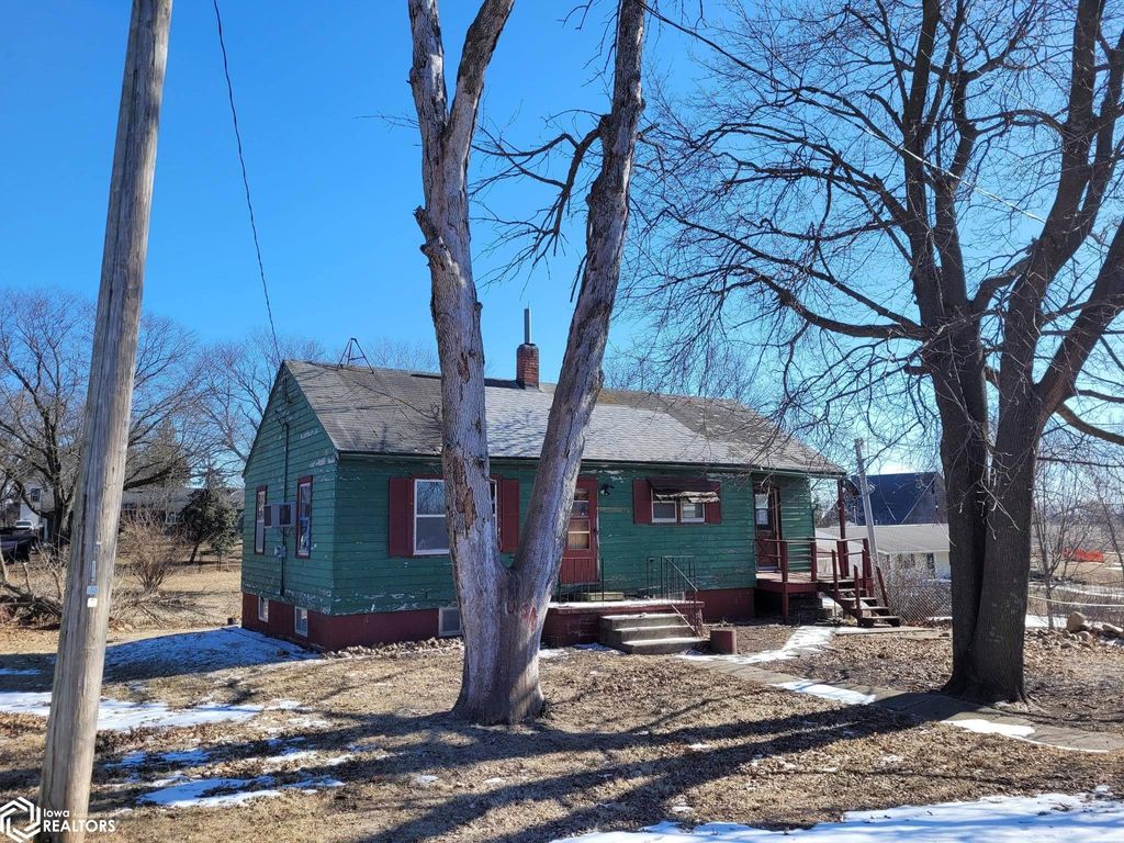 Photo of 606 Lyman St, South English, IA 52335 (MLS # 6335460)