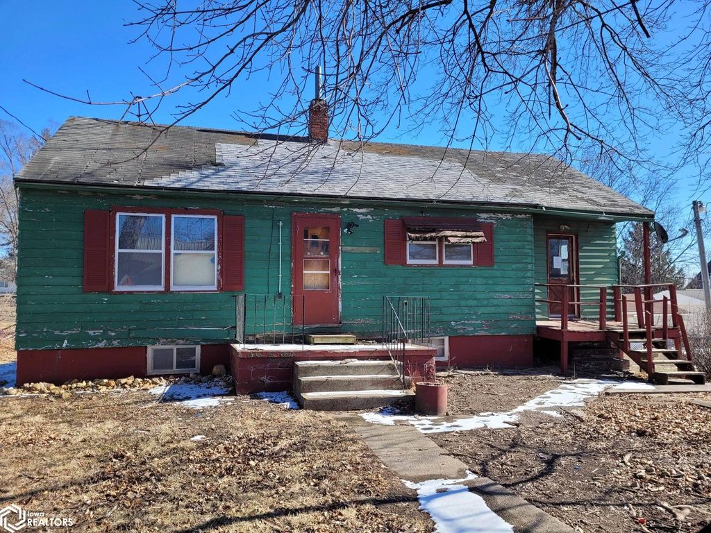 Photo of 606 Lyman St, South English, IA 52335 (MLS # 6335460)