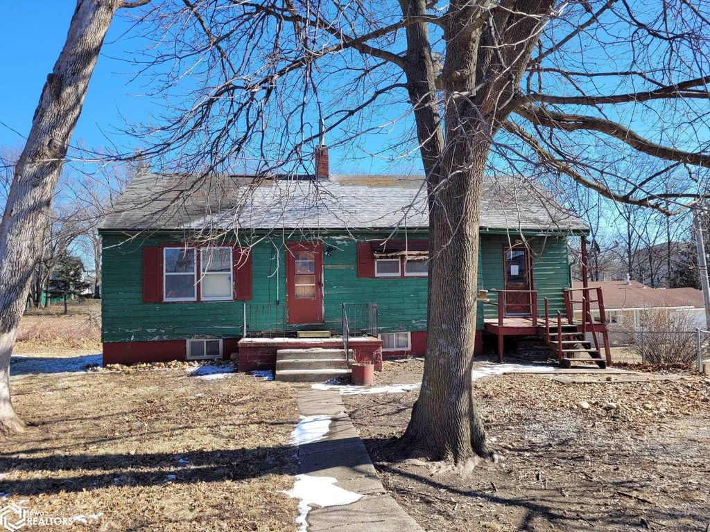 Photo of 606 Lyman St, South English, IA 52335 (MLS # 6335460)