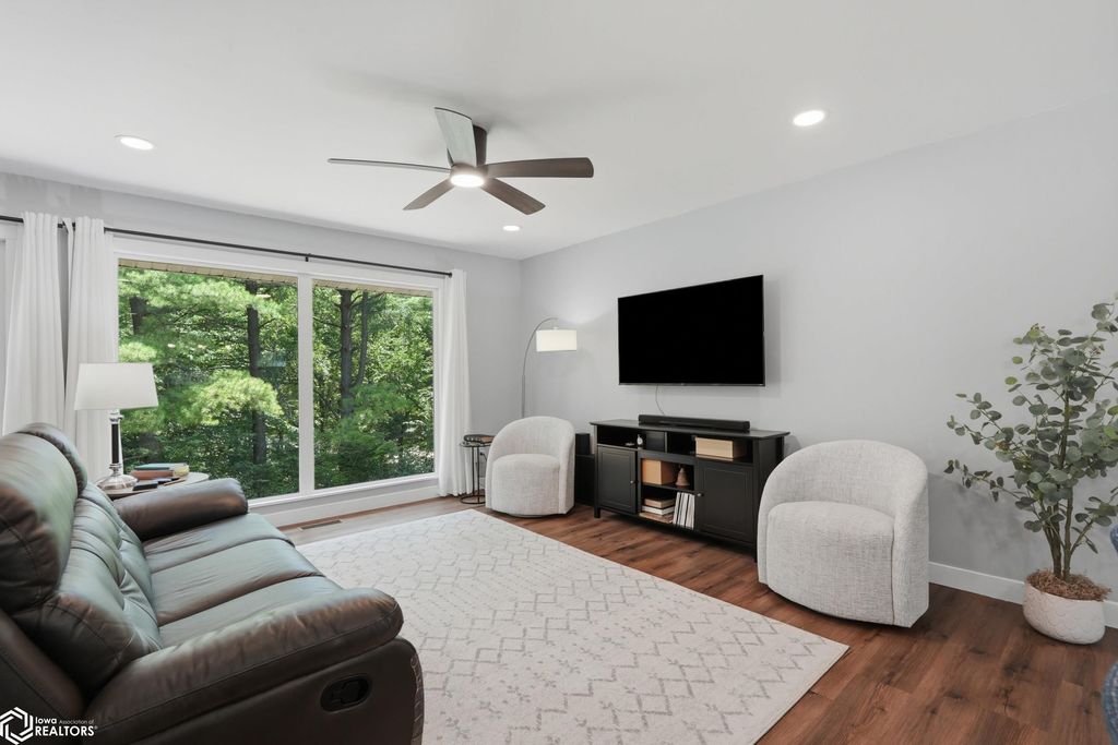 Photo of 2606 Knollcrest Drive, Burlington, IA 52601 (MLS # 6340408)