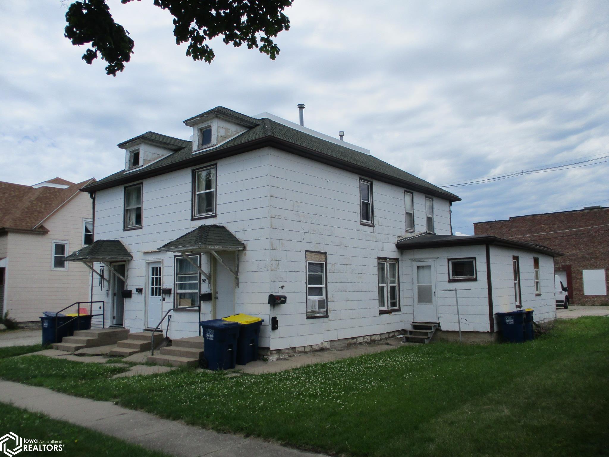 Photo 1 of 25 — 205 W 5Th Street, Vinton, IA 52349