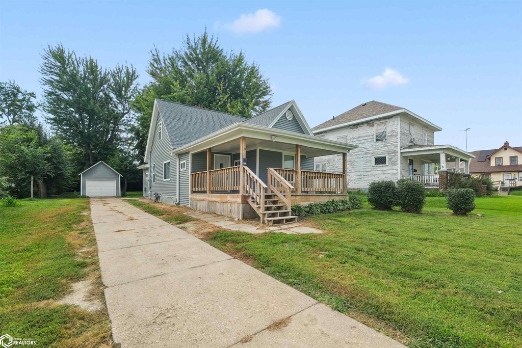 Photo of 622 W Boone Street, Marshalltown, IA 50158 (MLS # 6342325)