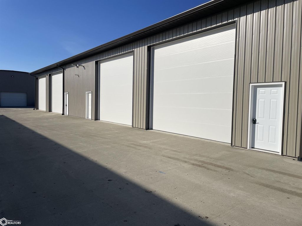 Photo of 1025 N 8Th Street #211, Clear Lake, IA 50428 (MLS # 6334984)