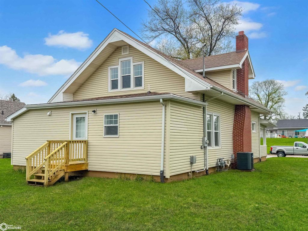 Photo of 413 4th Street, Gladbrook, IA 50635 (MLS # 6337742)