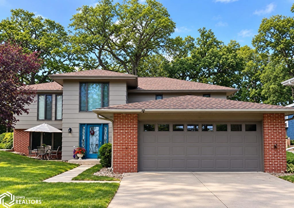 Photo of 1810 W 5th Avenue N, Clear Lake, IA 50428 (MLS # 6343463)
