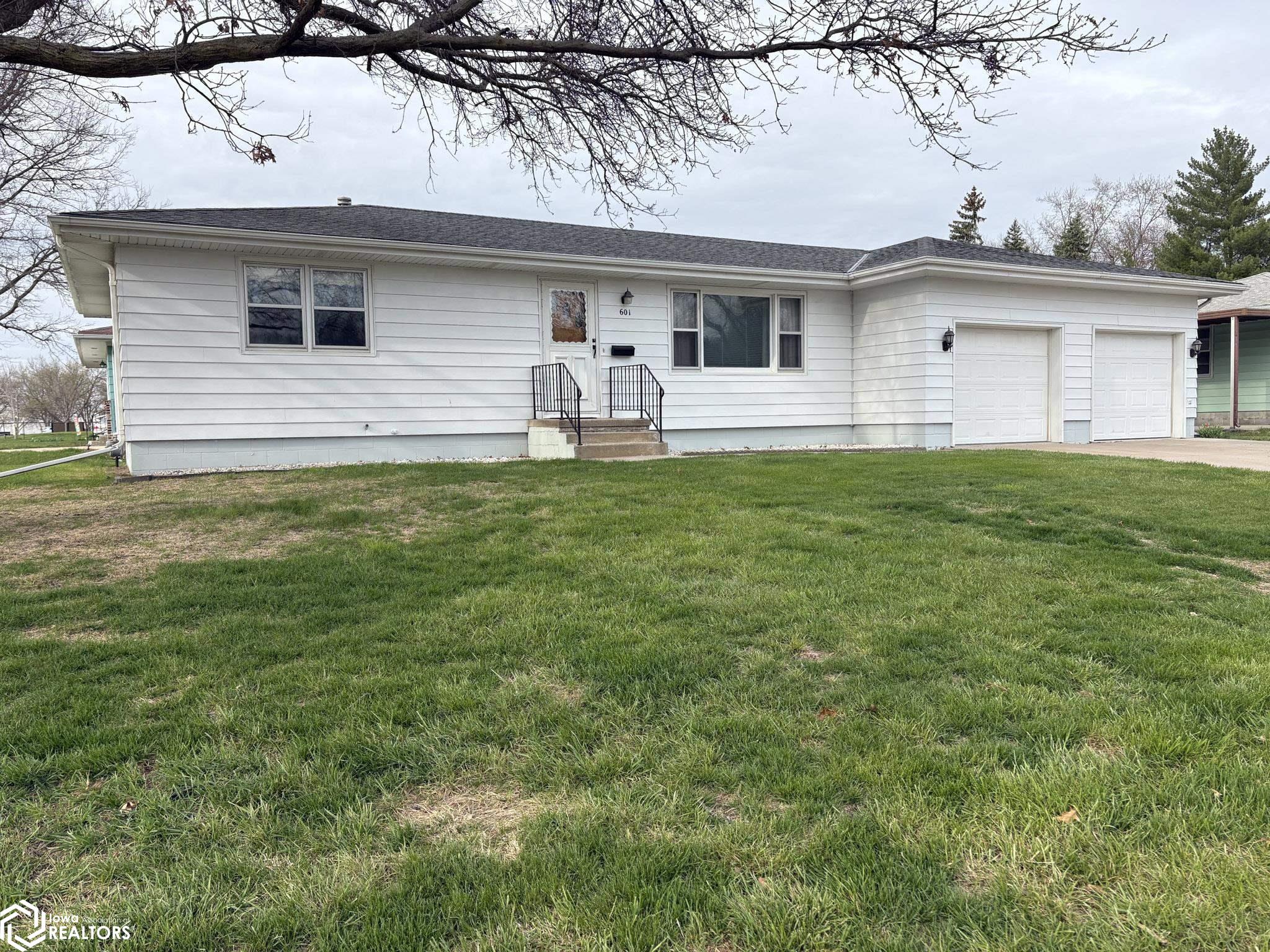 601 Hillcrest Dr. Red Oak