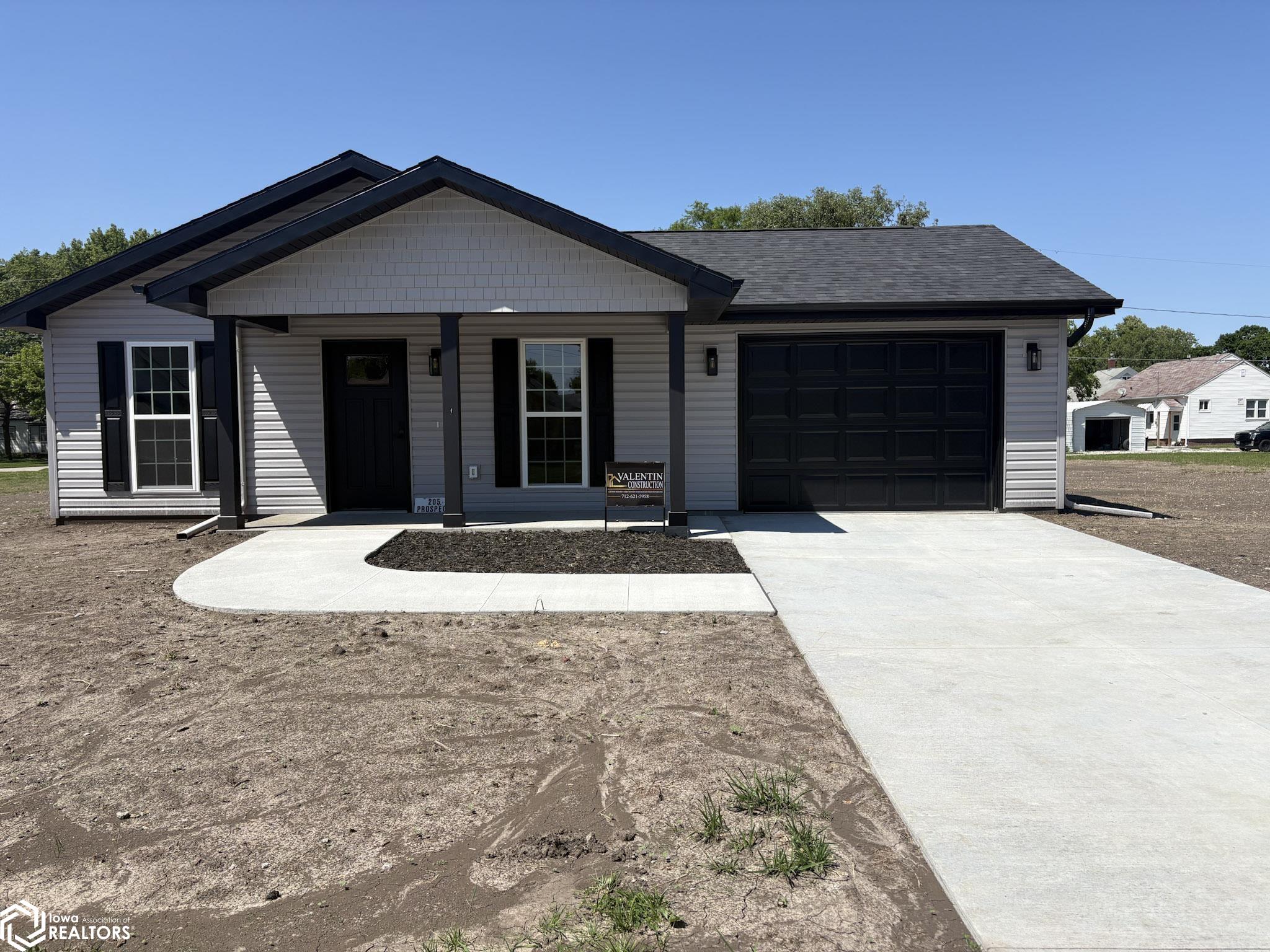 Photo 1 of 23 — 205 E Prospect Street, Red Oak, IA 51566