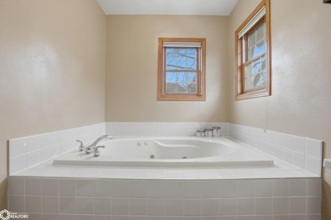 Tiny photo for 909 S Oakbrook Drive, Mount Pleasant, IA 52641 (MLS # 6337025)