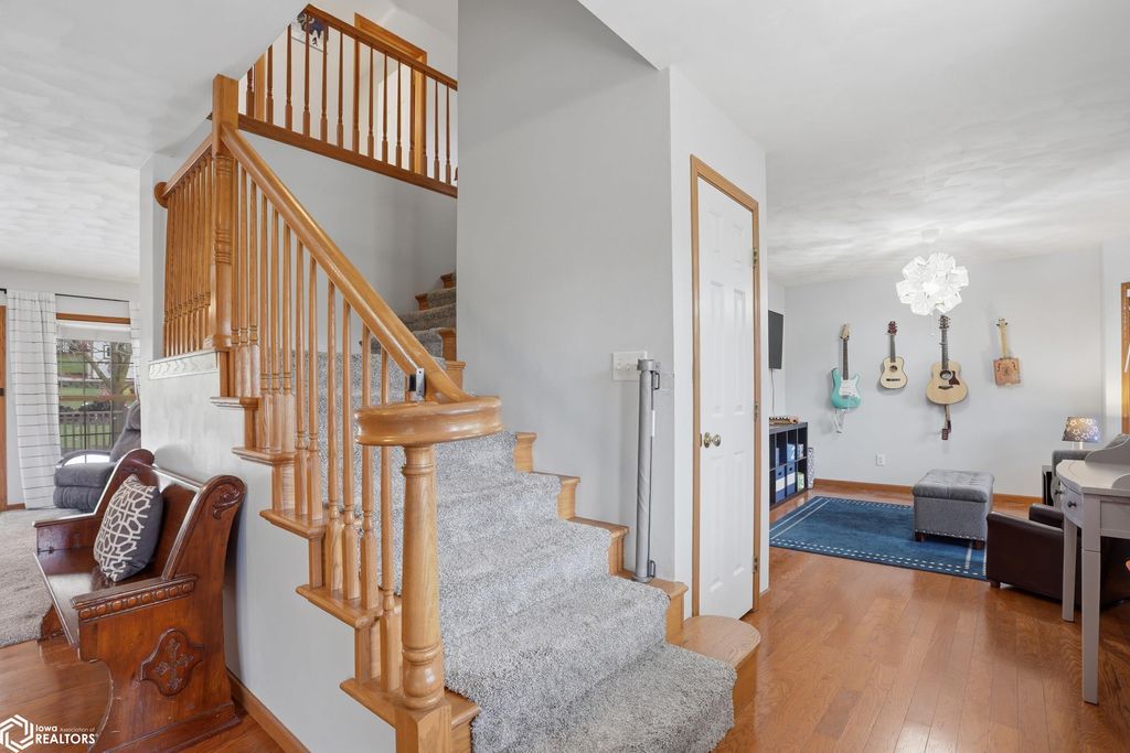 Photo of 909 S Oakbrook Drive, Mount Pleasant, IA 52641 (MLS # 6337025)