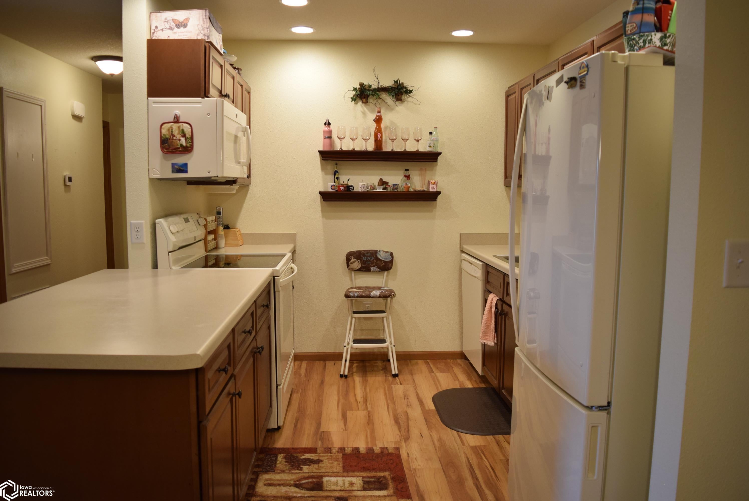 4943 Grand View Lane