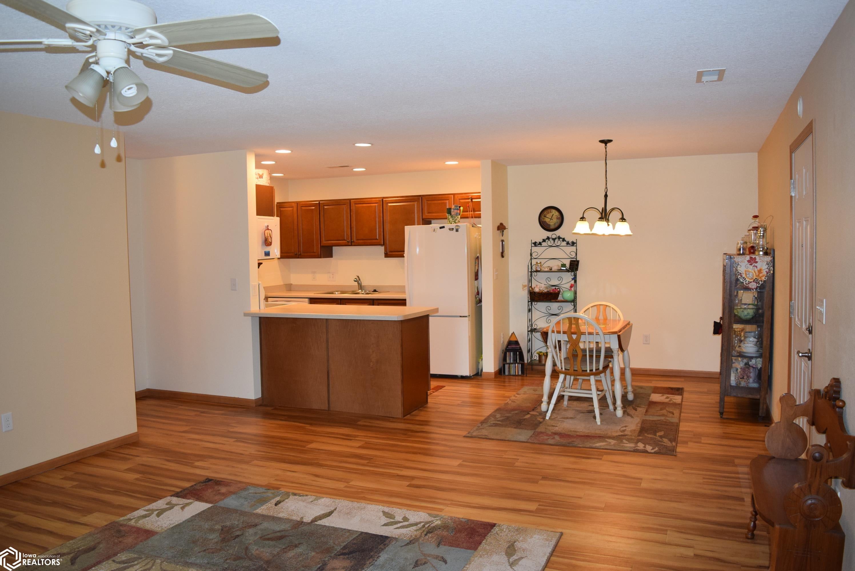4943 Grand View Lane