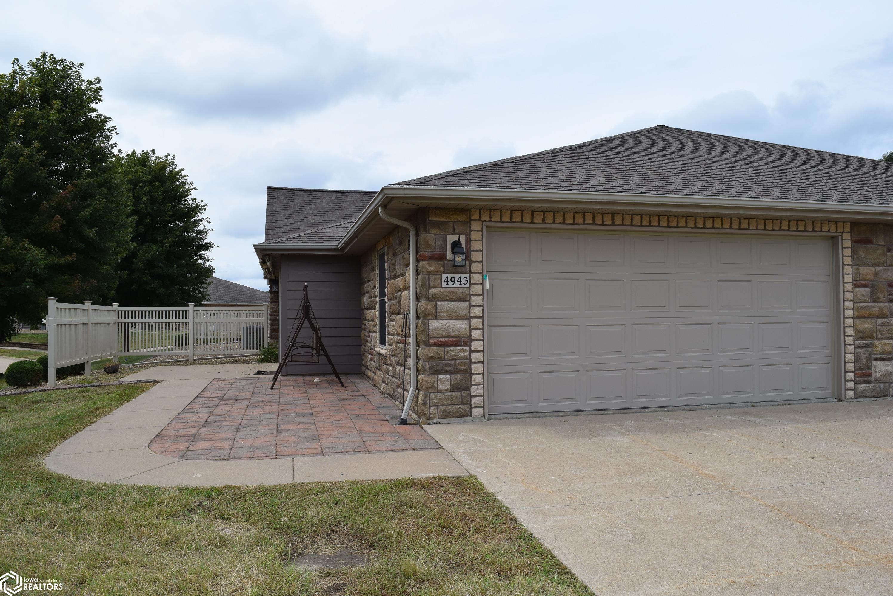 4943 Grand View Lane