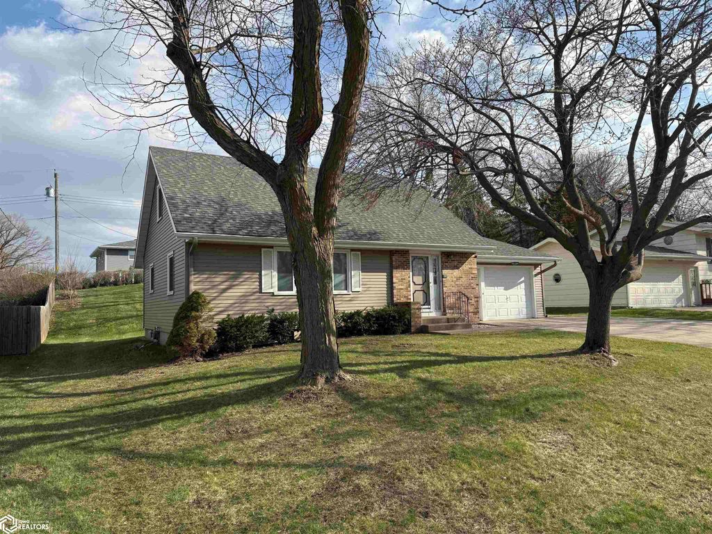 Photo of 207 Ridgewood Drive, Carroll, IA 51401 (MLS # 6337133)