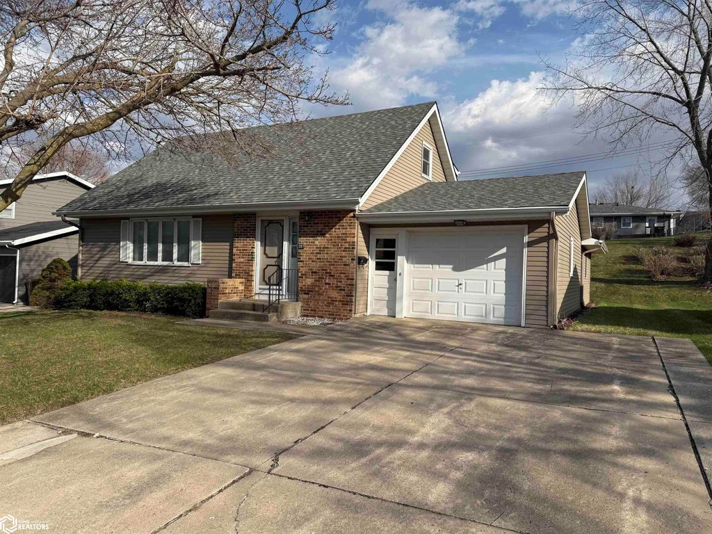 Photo of 207 Ridgewood Drive, Carroll, IA 51401 (MLS # 6337133)