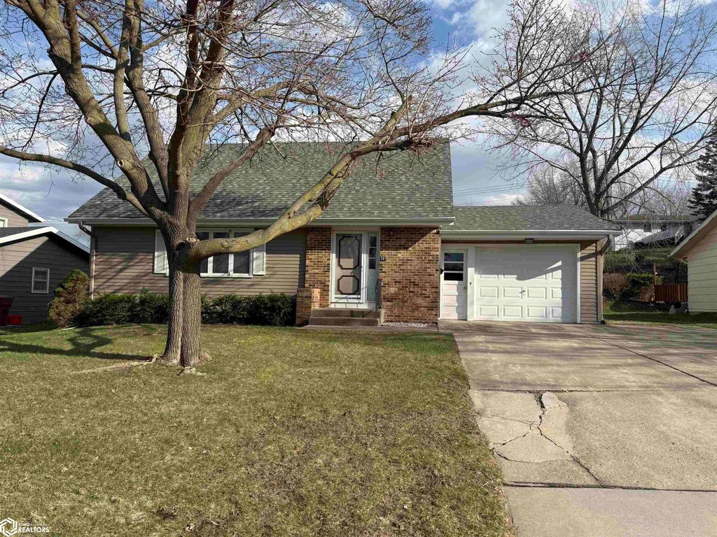 Photo of 207 Ridgewood Drive, Carroll, IA 51401 (MLS # 6337133)