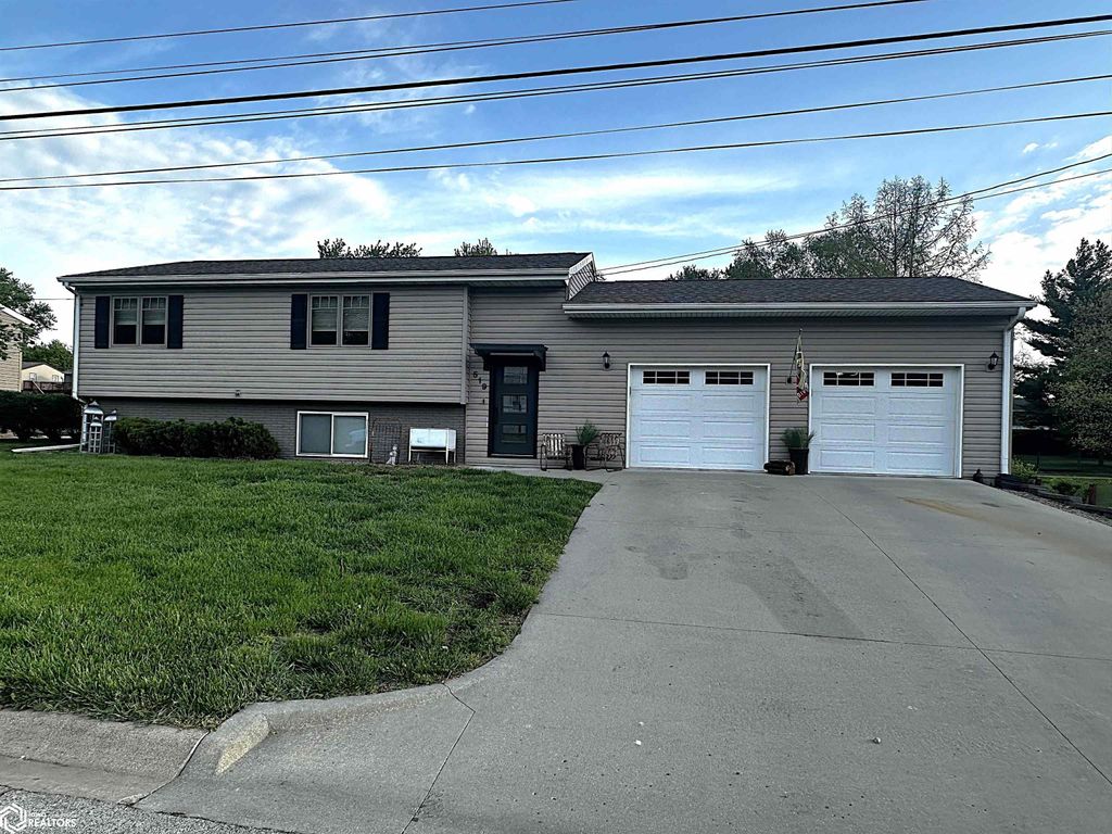 Photo of 519 W Tarkio Street, Clarinda, IA 51632 (MLS # 6337698)