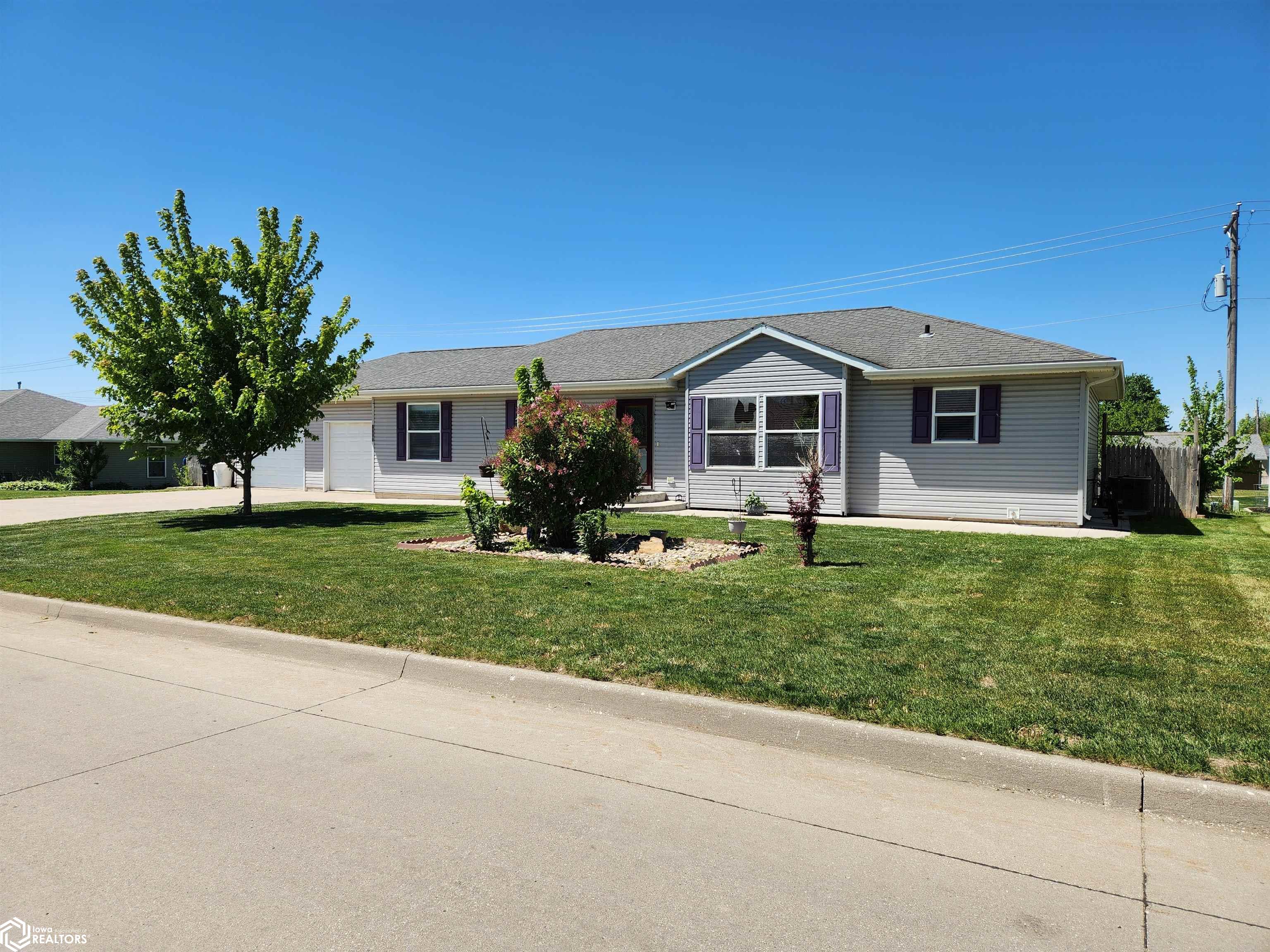 Photo 1 of 20 — 1307 Country Club Drive, Tama, IA 52339