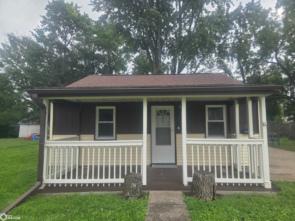 Photo of 304 N Jay Street, Mount Pleasant, IA 52641 (MLS # 6341668)